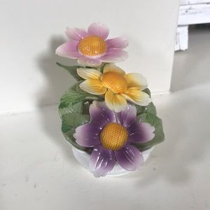 Radnor Bone China floral 3” tall decor from England 💐 Sku 135